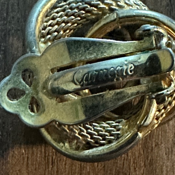 Vintage Hattie Carnegie Gold and Silver Knot Clip On Earrings - Picture 6 of 7